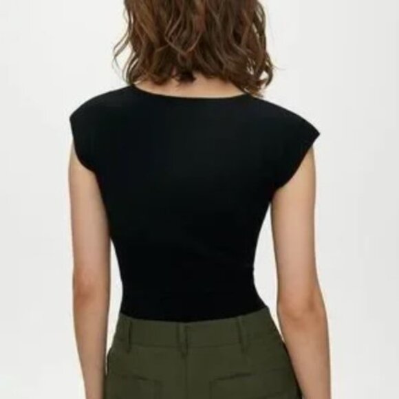 🇨🇦 Aritzia - Wilfred Cut-out Knit Top (Black) - Picture 5 of 16